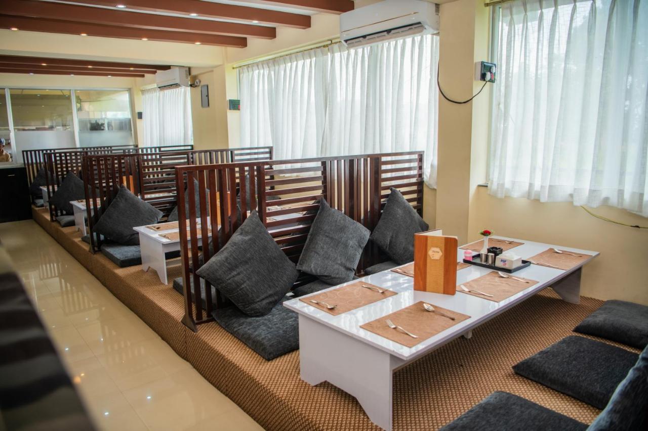 Quick 20 Riverside Hotel Amlekhganj Екстер'єр фото