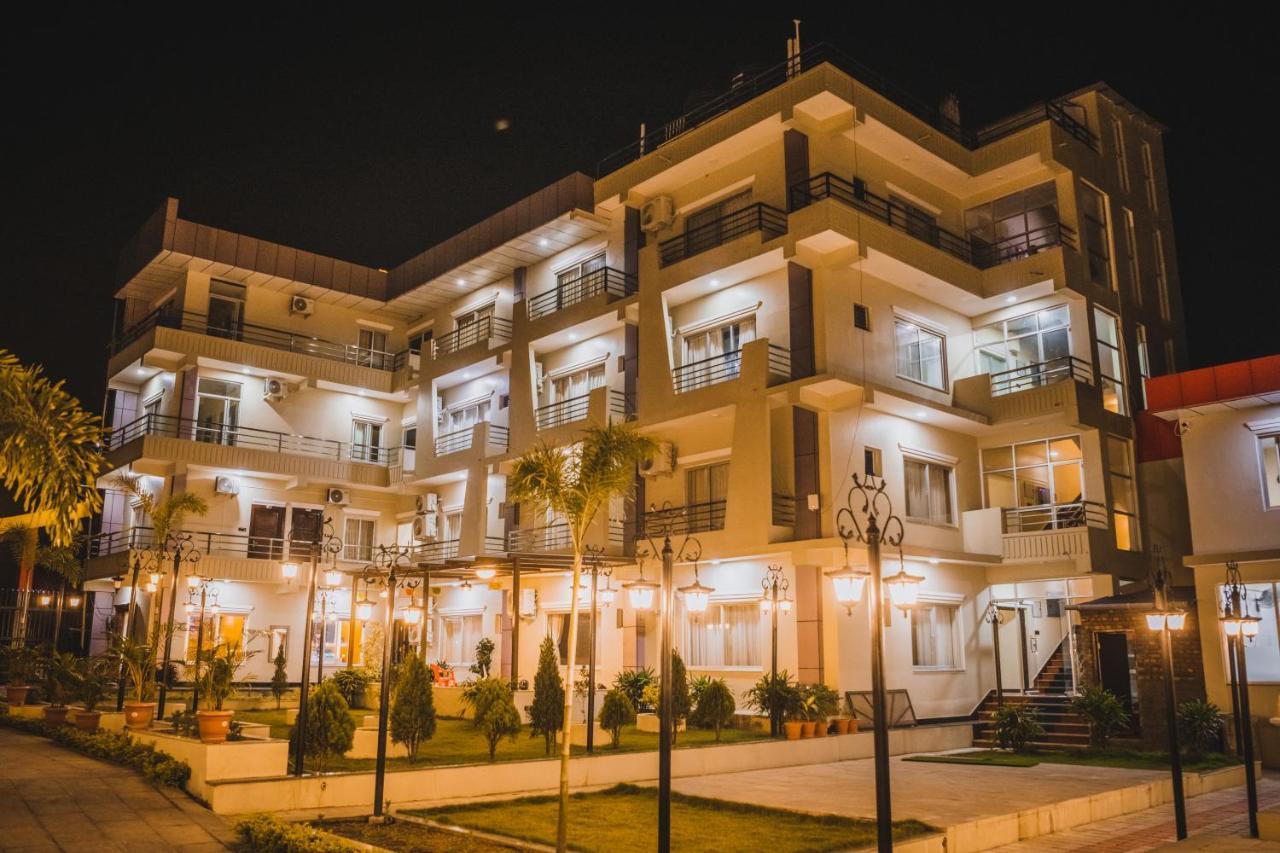 Quick 20 Riverside Hotel Amlekhganj Екстер'єр фото