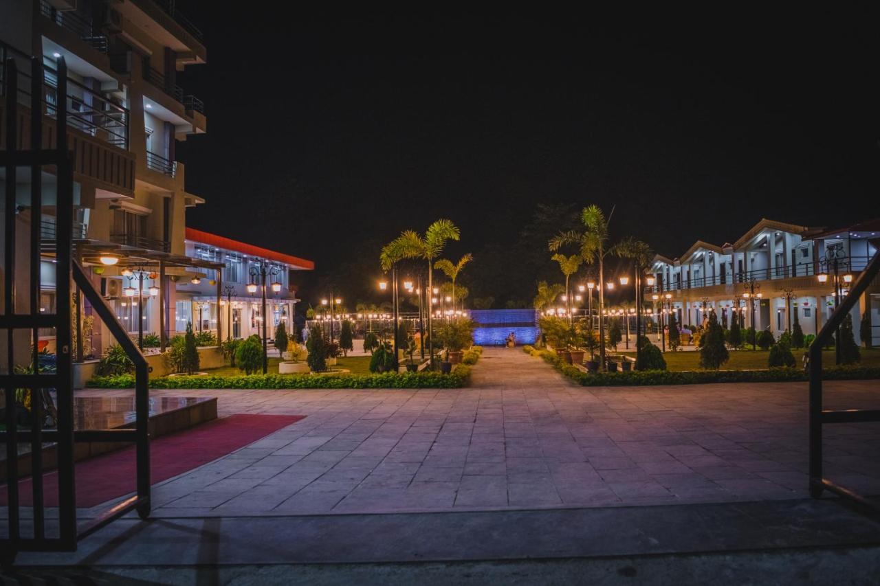 Quick 20 Riverside Hotel Amlekhganj Екстер'єр фото