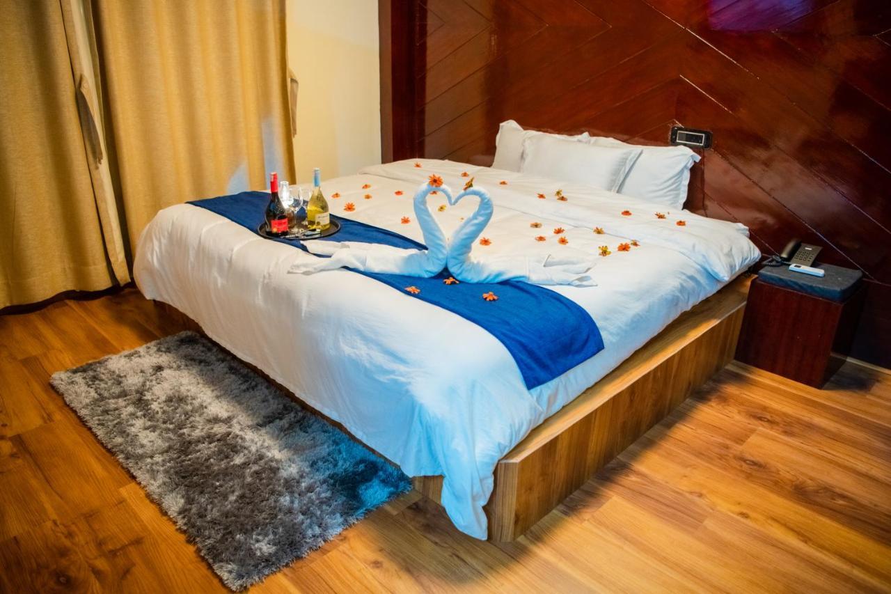 Quick 20 Riverside Hotel Amlekhganj Екстер'єр фото