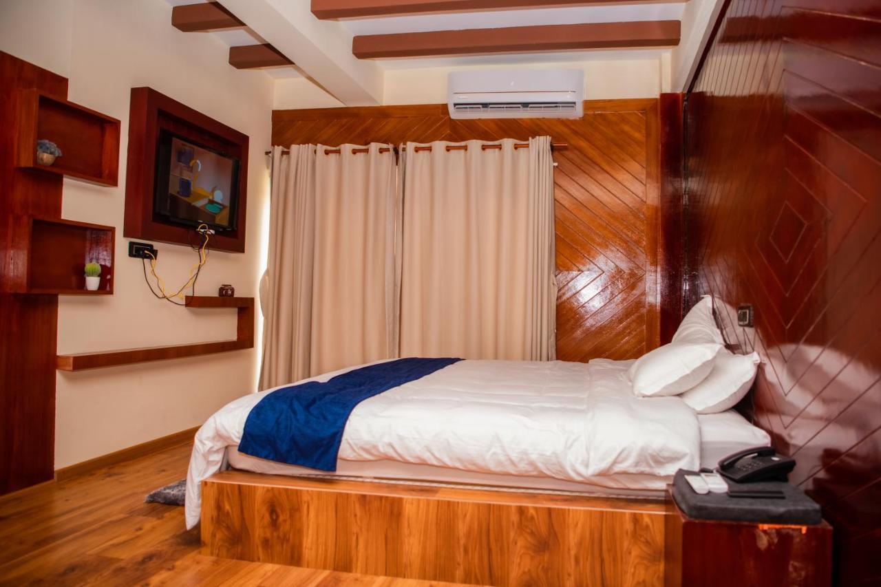 Quick 20 Riverside Hotel Amlekhganj Екстер'єр фото