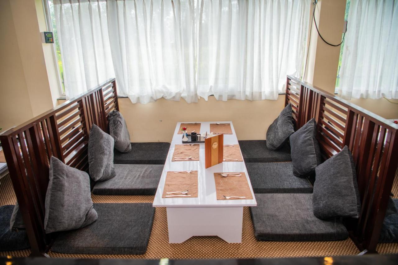 Quick 20 Riverside Hotel Amlekhganj Екстер'єр фото