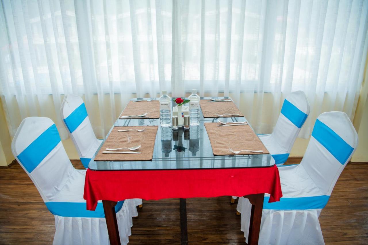 Quick 20 Riverside Hotel Amlekhganj Екстер'єр фото